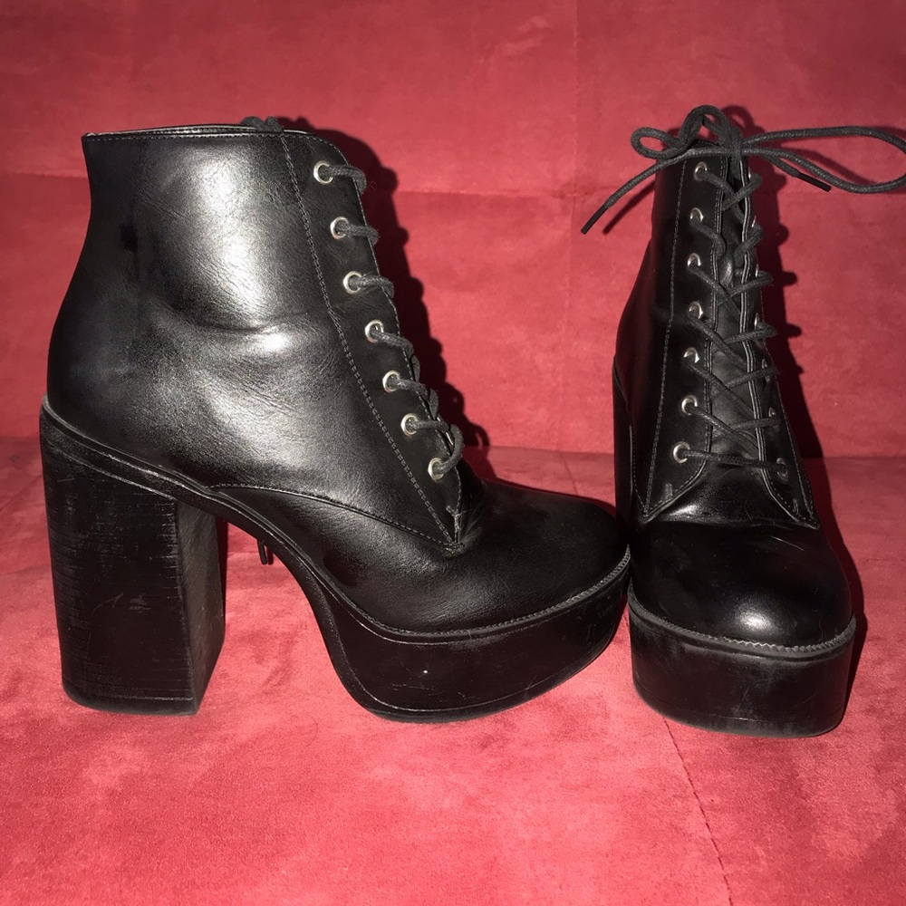 Block chunky booties